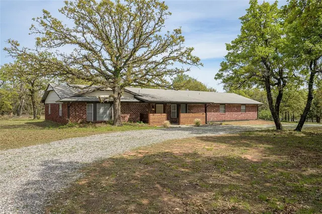 Photo 8 — 1172 Woodcrest Drive, Harrah, OK 73045