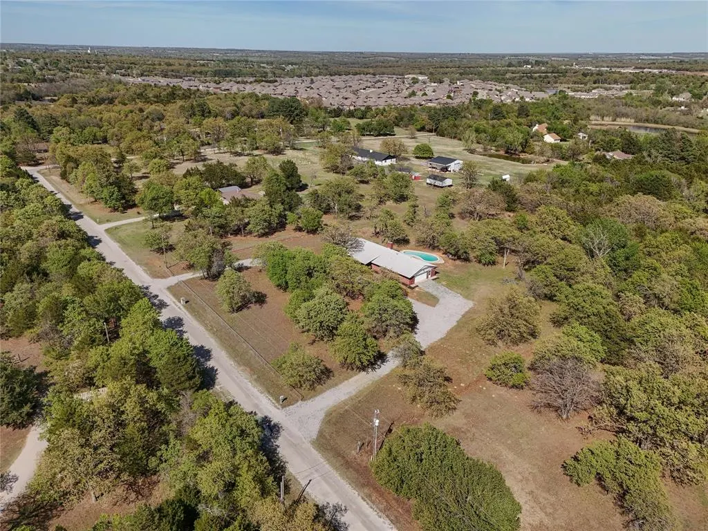 Photo 9 — 1172 Woodcrest Drive, Harrah, OK 73045