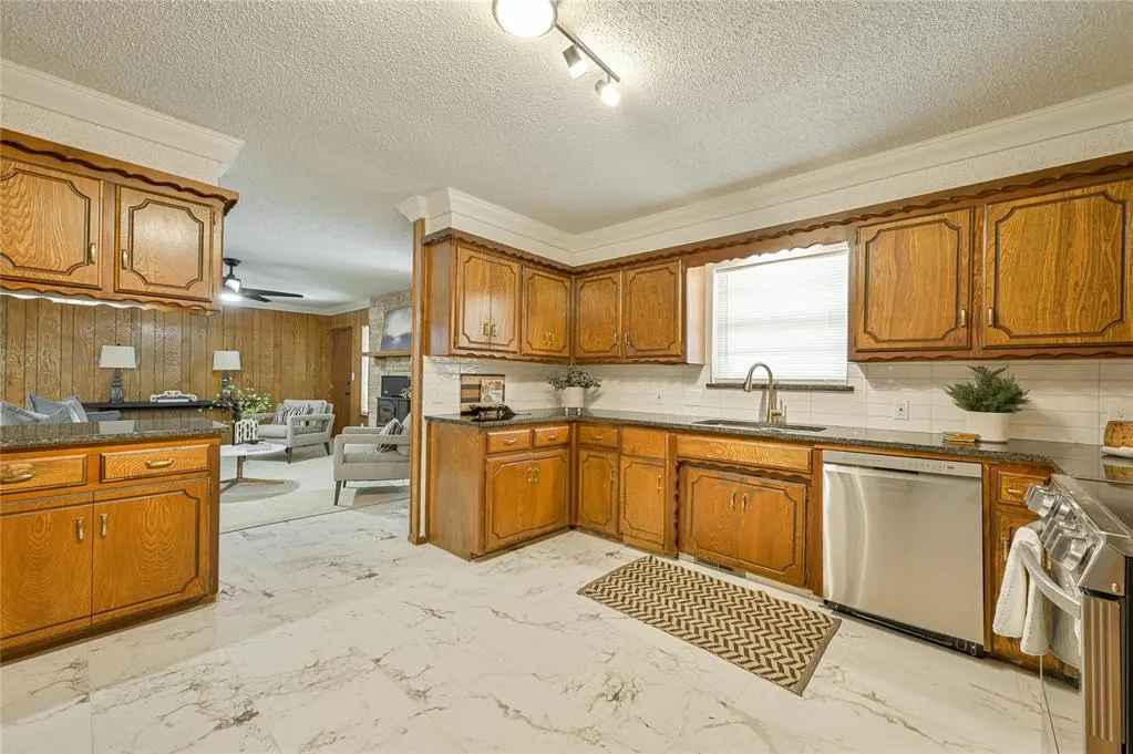 Photo 15 — 1172 Woodcrest Drive, Harrah, OK 73045