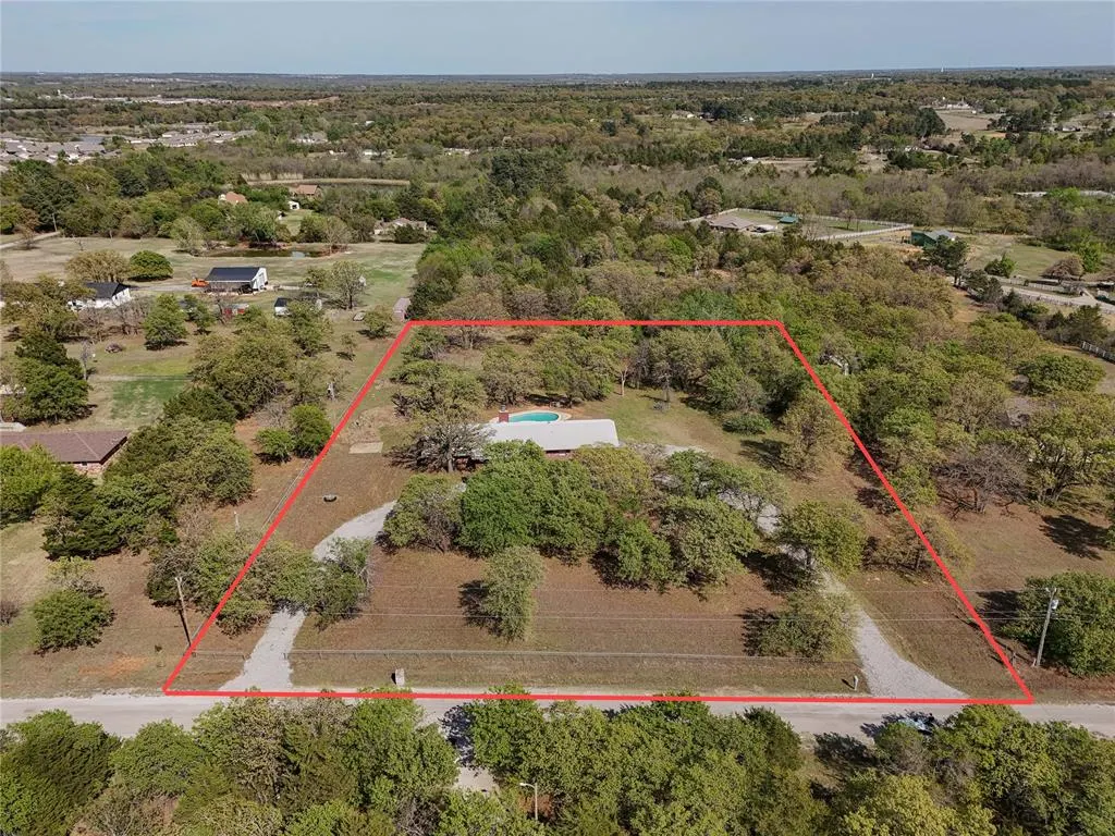 Photo 3 — 1172 Woodcrest Drive, Harrah, OK 73045