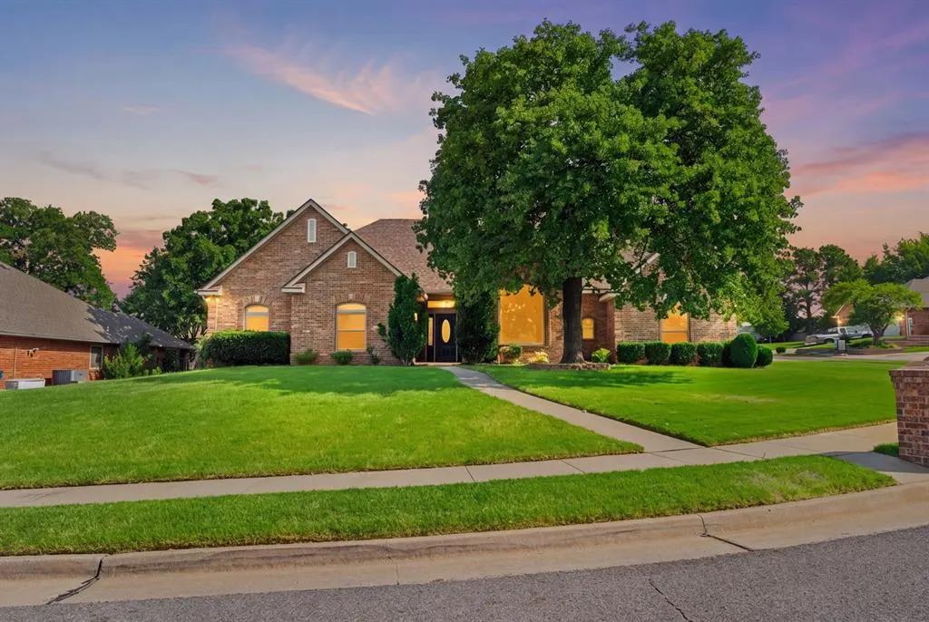 Front exterior — 4201 Ainsley Court, Edmond, OK 73034