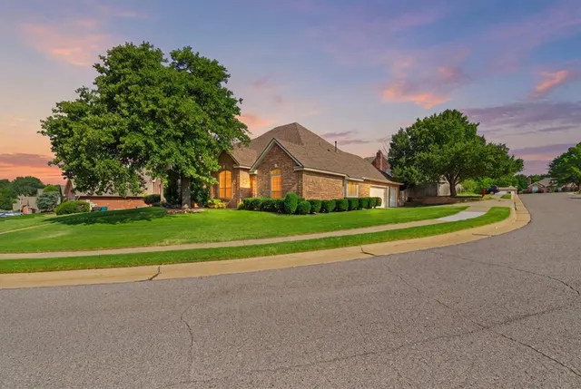Photo 3 — 4201 Ainsley Court, Edmond, OK 73034