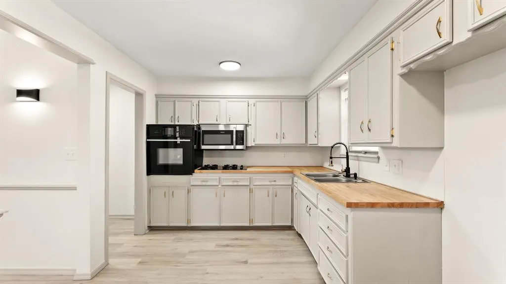 Photo 7 — 8005 S Youngs Boulevard, Oklahoma City, OK 73159