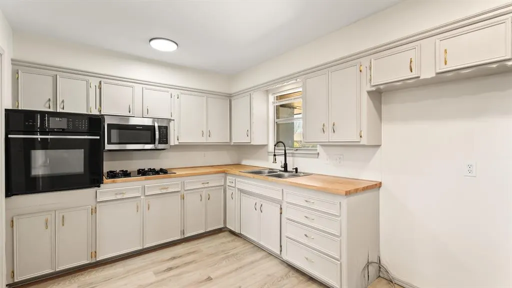 Photo 8 — 8005 S Youngs Boulevard, Oklahoma City, OK 73159