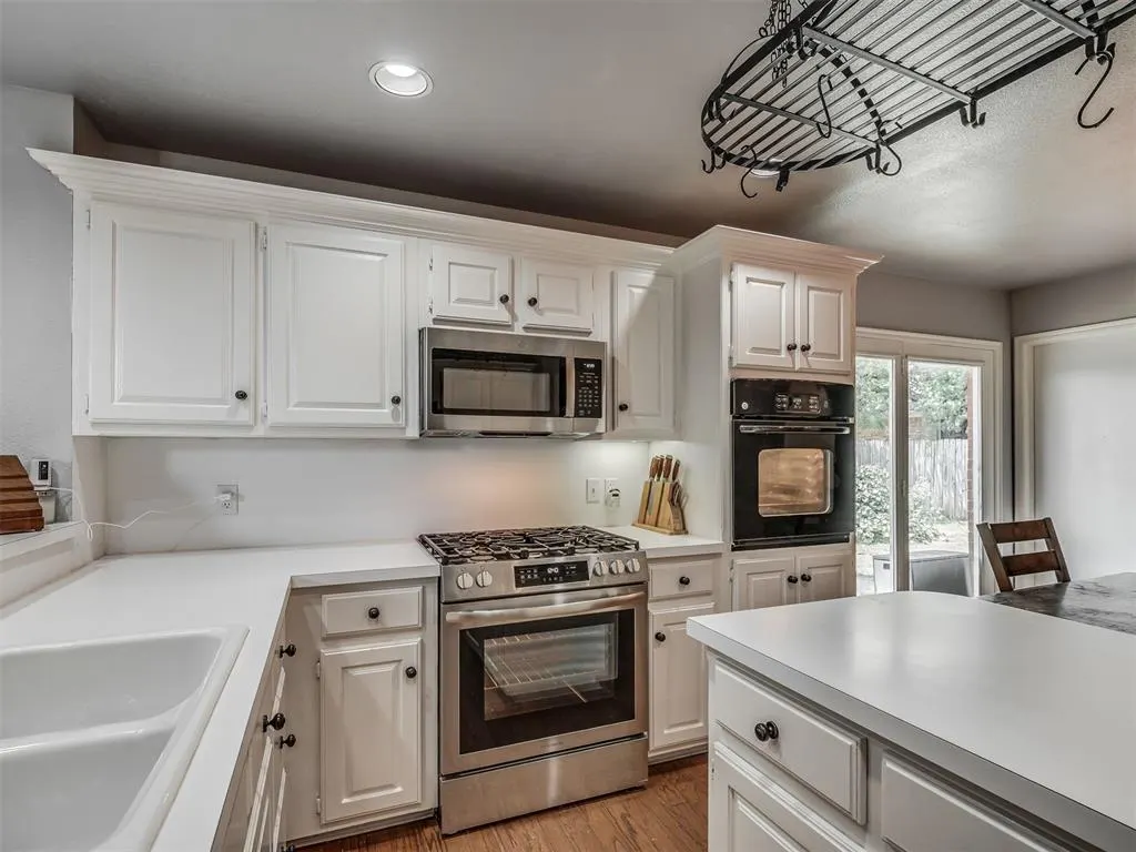 Photo 10 — 4108 Wood Castle Street, Norman, OK 73072