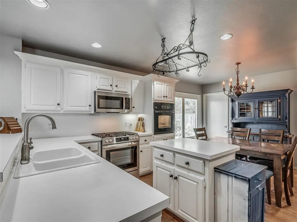 Photo 11 — 4108 Wood Castle Street, Norman, OK 73072