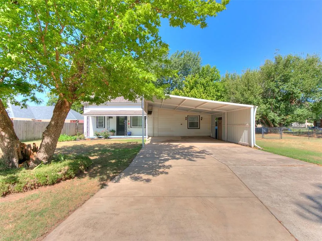 Photo 2 — 305 SE 1st Street, Tuttle, OK 73089