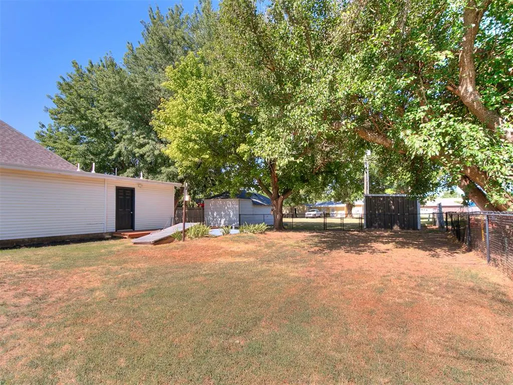 Photo 38 — 305 SE 1st Street, Tuttle, OK 73089