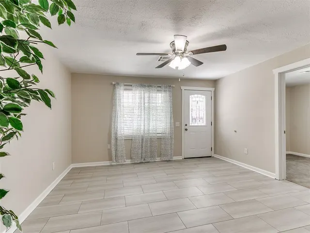Photo 7 — 305 SE 1st Street, Tuttle, OK 73089