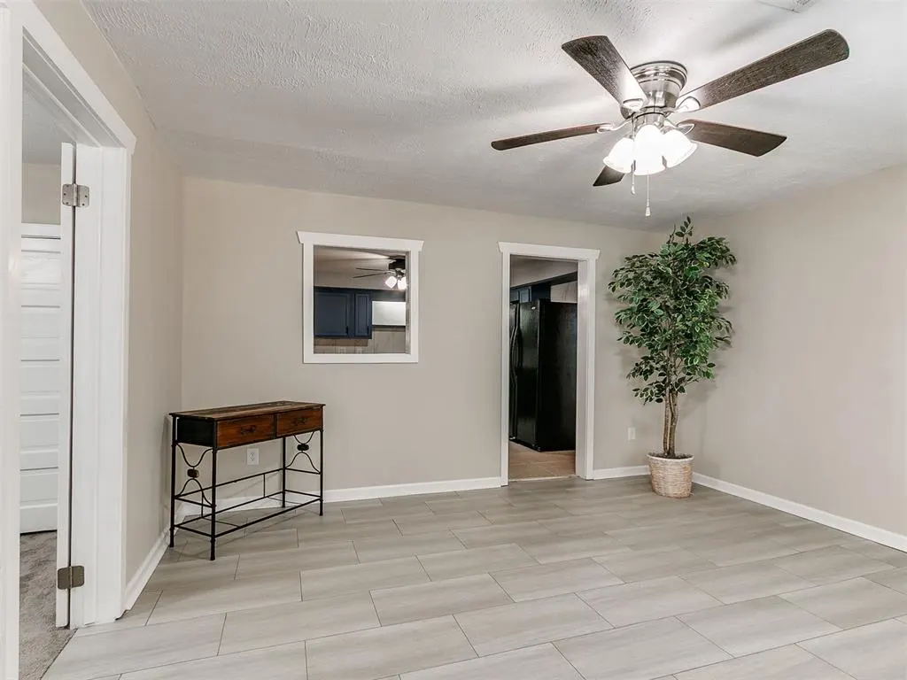 Photo 9 — 305 SE 1st Street, Tuttle, OK 73089