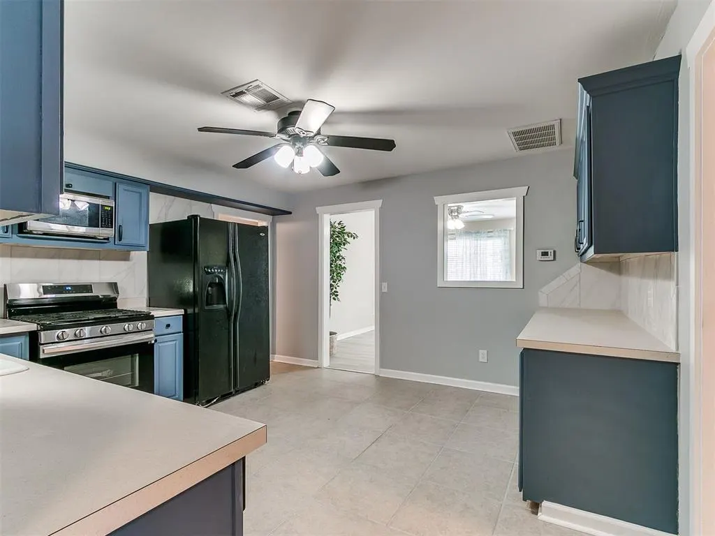 Photo 14 — 305 SE 1st Street, Tuttle, OK 73089