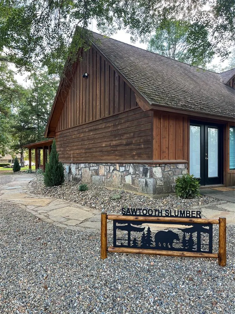 Front exterior — 99 Sawtooth Pine Road, Broken Bow, OK 74728