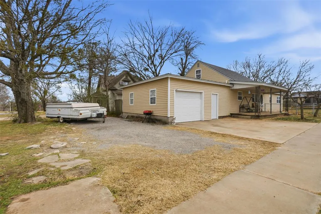 Photo 43 — 523 N 2nd Avenue, Stroud, OK 74079