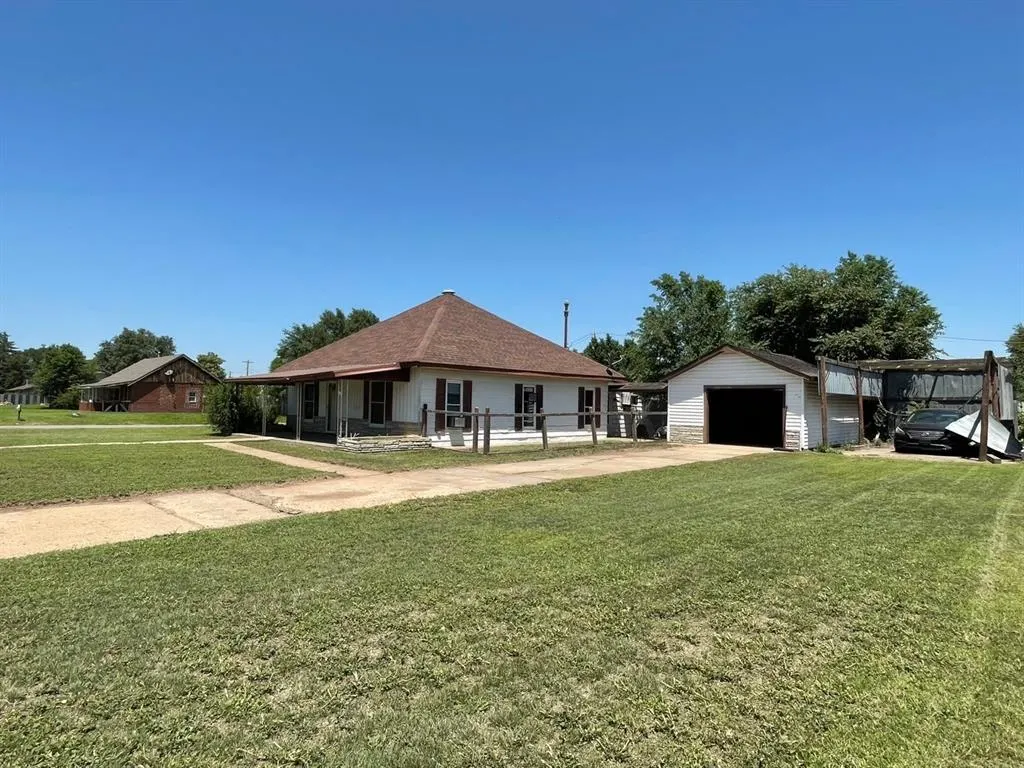 Photo 2 — 502 N Avenue B, Beaver, OK 73932