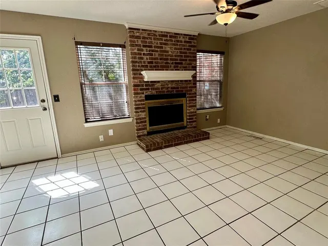 Photo 2 — 3233 Barley Court, Norman, OK 73072