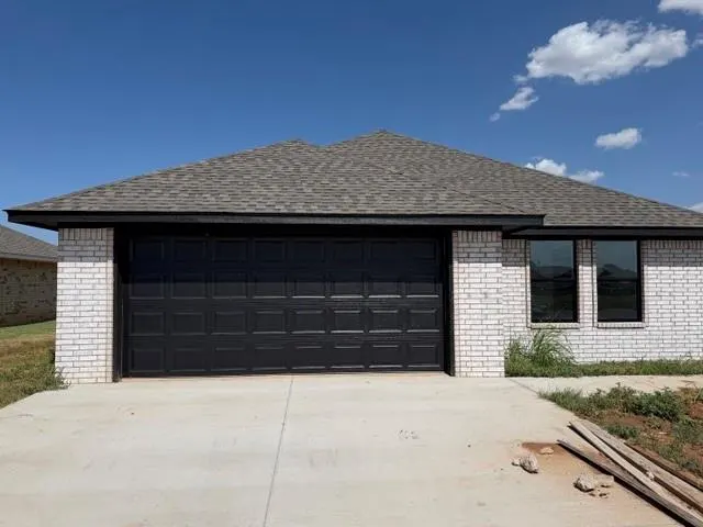 Photo 3 — 1812 Sommerset Place, Altus, OK 73521