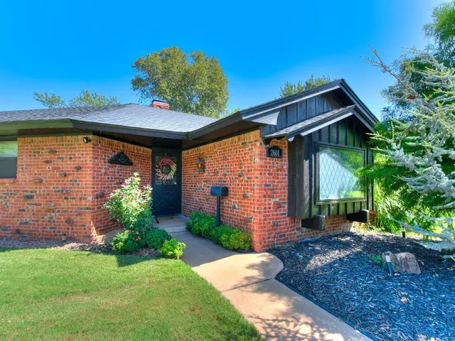 Photo 3 — 2601 Chateau Drive, Norman, OK 73069