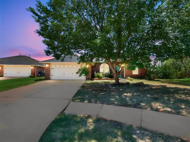 Photo 2 — 16104 Cantera Creek Drive, Edmond, OK 73013