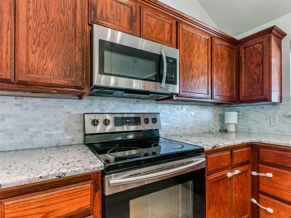 Photo 13 — 16104 Cantera Creek Drive, Edmond, OK 73013