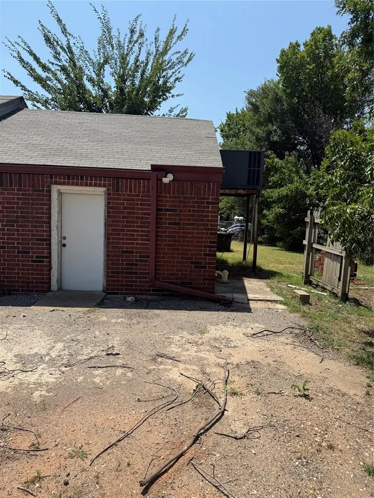Photo 2 — 102 N Main Avenue, Union City, OK 73090