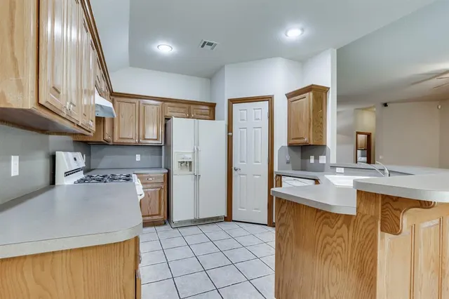 Photo 4 — 5012 Eric Drive, Oklahoma City, OK 73135