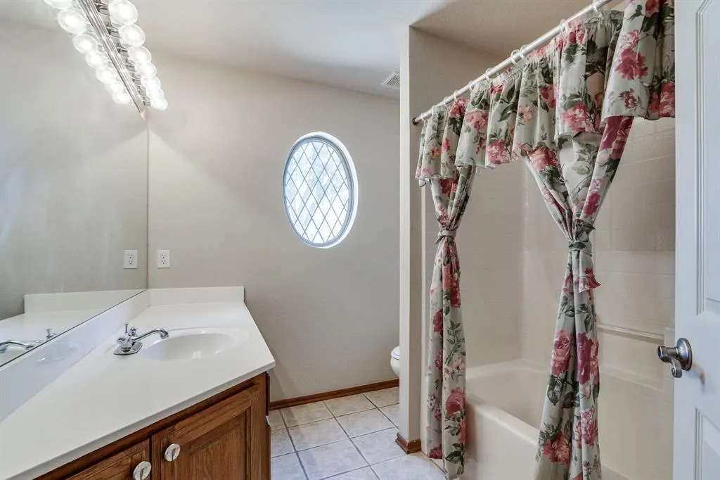 Photo 6 — 5012 Eric Drive, Oklahoma City, OK 73135