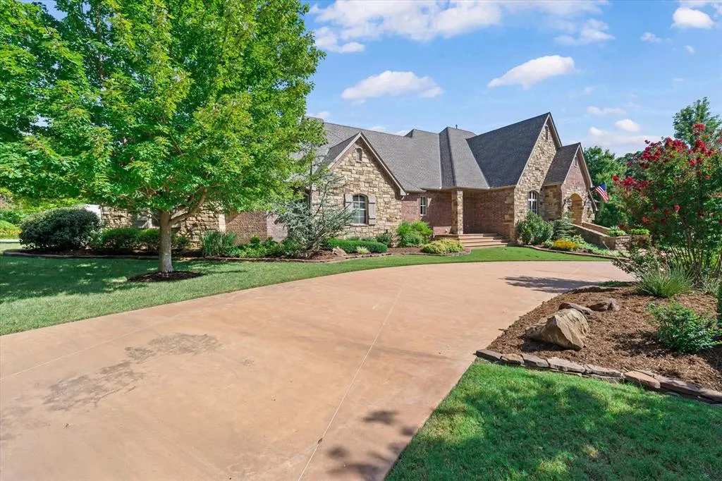 Photo 2 — 6508 Hackberry Trail, Edmond, OK 73034