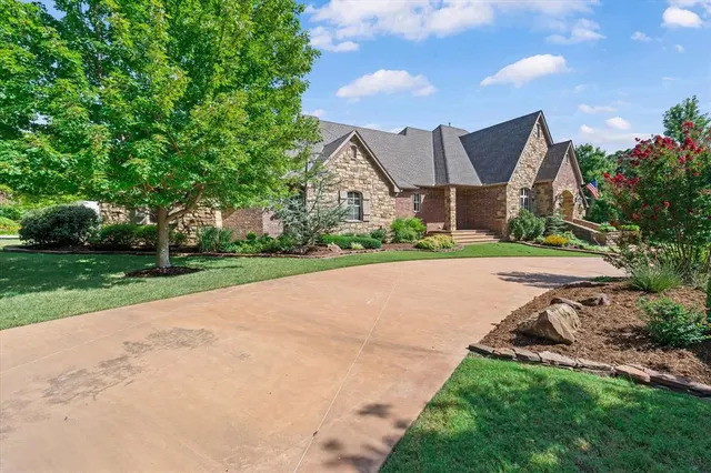 Photo 2 — 6508 Hackberry Trail, Edmond, OK 73034