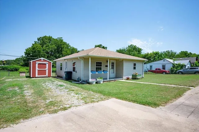 Photo 2 — 211 2nd Street, Stroud, OK 74079