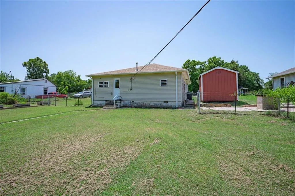 Photo 7 — 211 2nd Street, Stroud, OK 74079