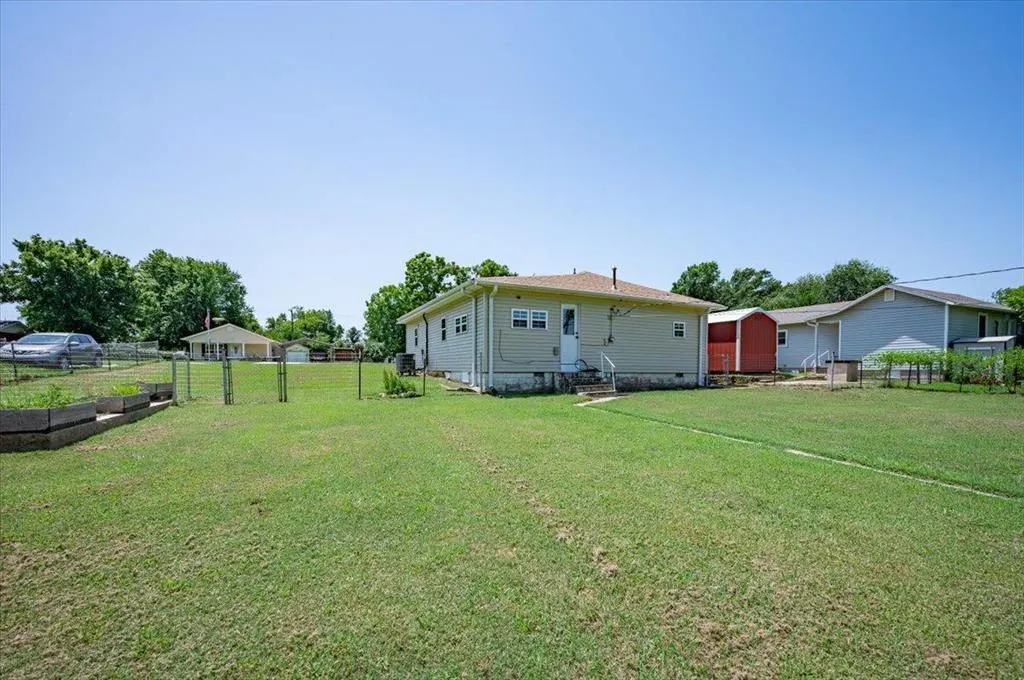 Photo 9 — 211 2nd Street, Stroud, OK 74079