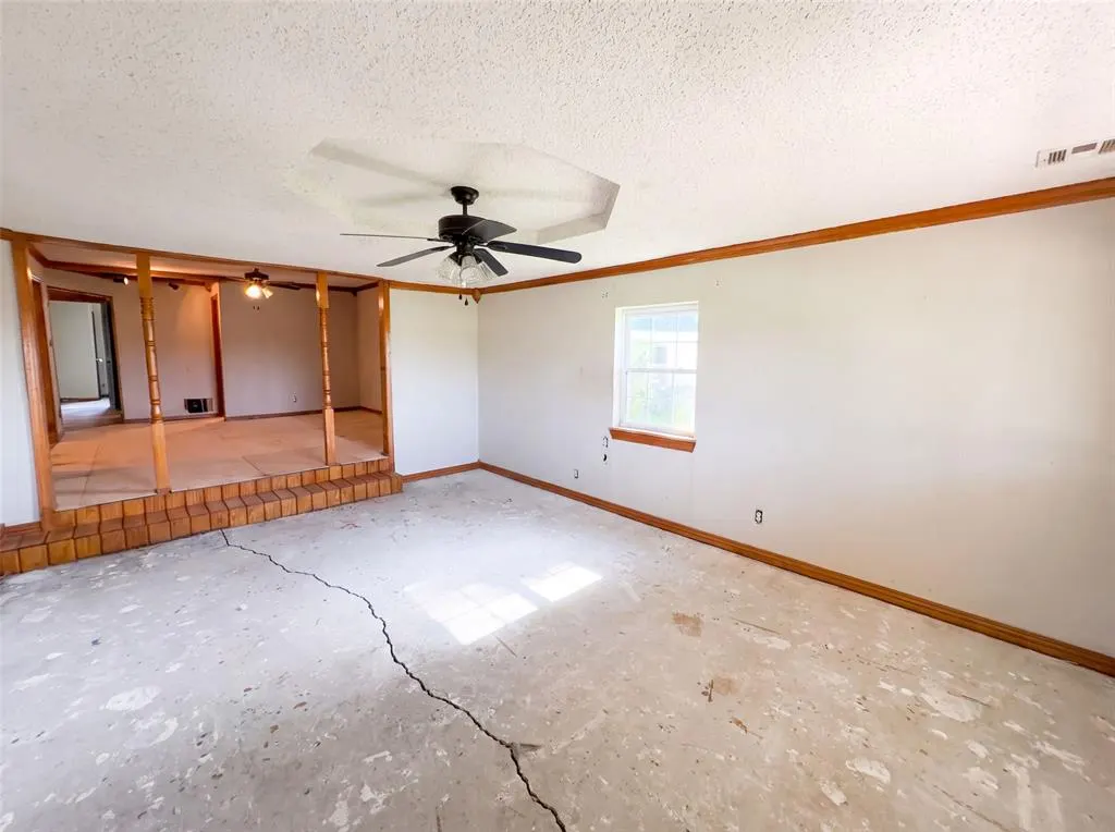 Photo 3 — 20509 E Reno Avenue, Harrah, OK 73045