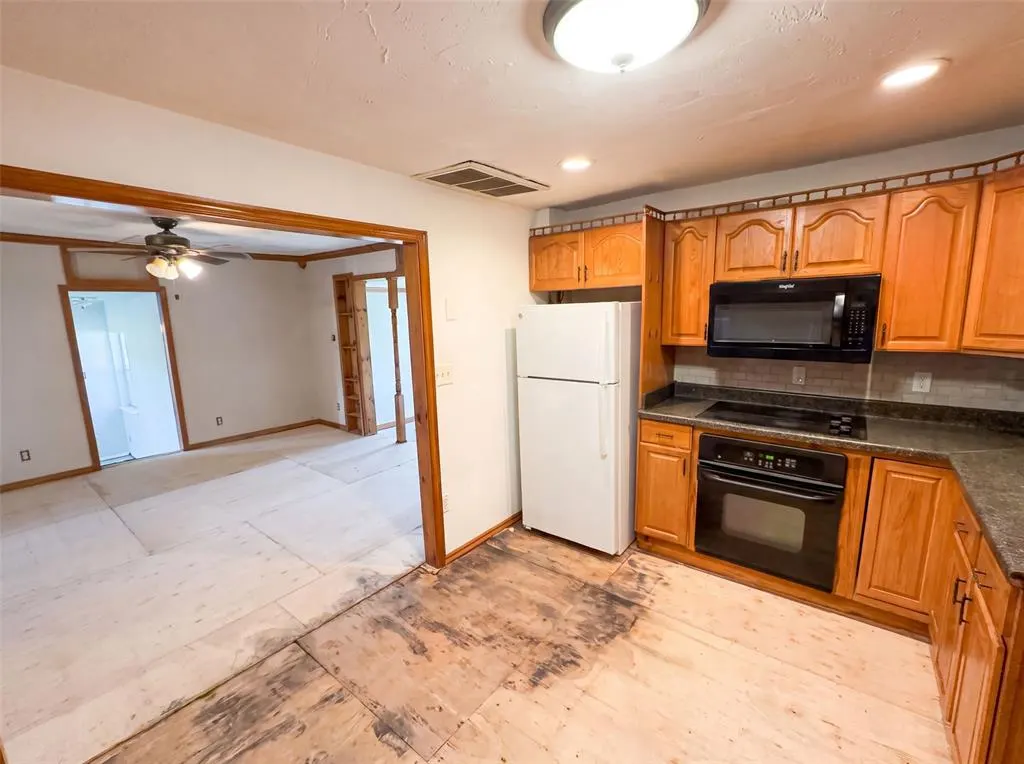 Photo 6 — 20509 E Reno Avenue, Harrah, OK 73045