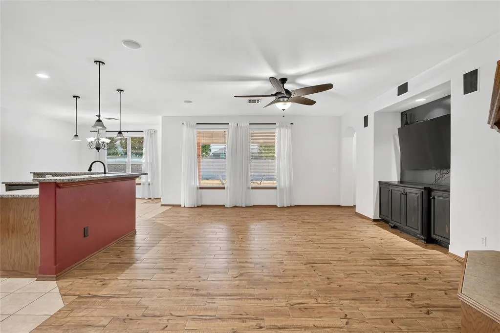 Photo 5 — 10809 Middlesbrough Lane, Yukon, OK 73099