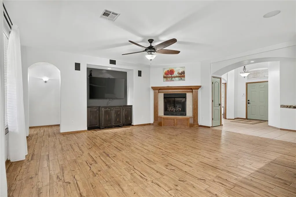 Photo 7 — 10809 Middlesbrough Lane, Yukon, OK 73099