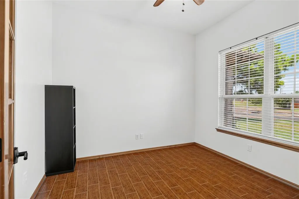 Photo 11 — 10809 Middlesbrough Lane, Yukon, OK 73099