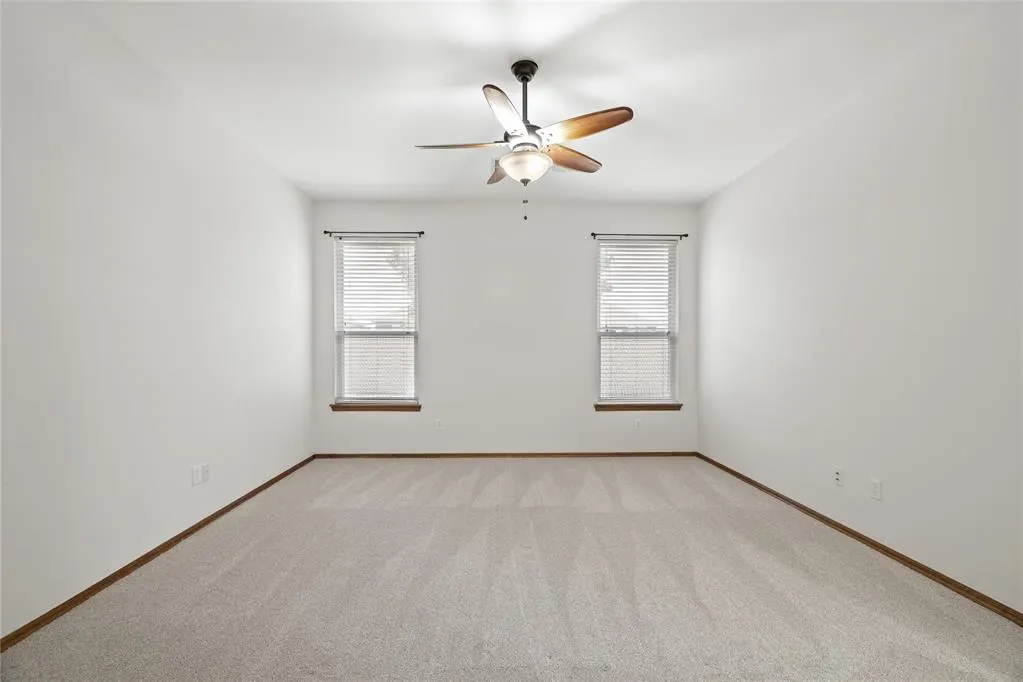 Photo 12 — 10809 Middlesbrough Lane, Yukon, OK 73099