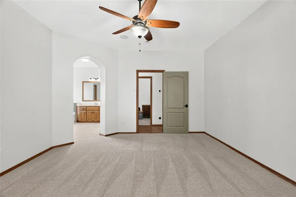 Photo 13 — 10809 Middlesbrough Lane, Yukon, OK 73099