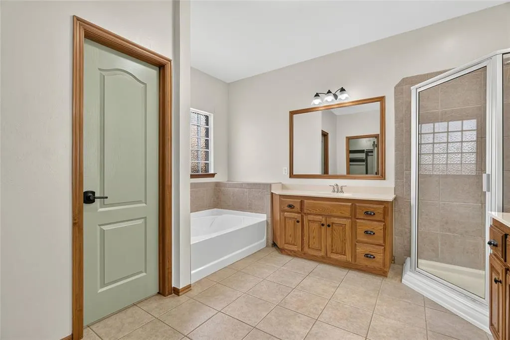 Photo 14 — 10809 Middlesbrough Lane, Yukon, OK 73099