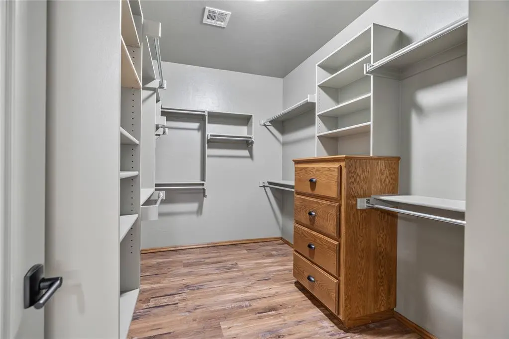 Photo 16 — 10809 Middlesbrough Lane, Yukon, OK 73099