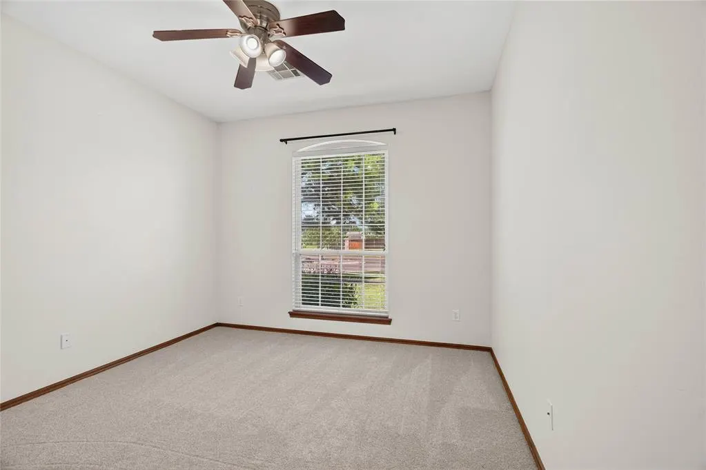 Photo 19 — 10809 Middlesbrough Lane, Yukon, OK 73099