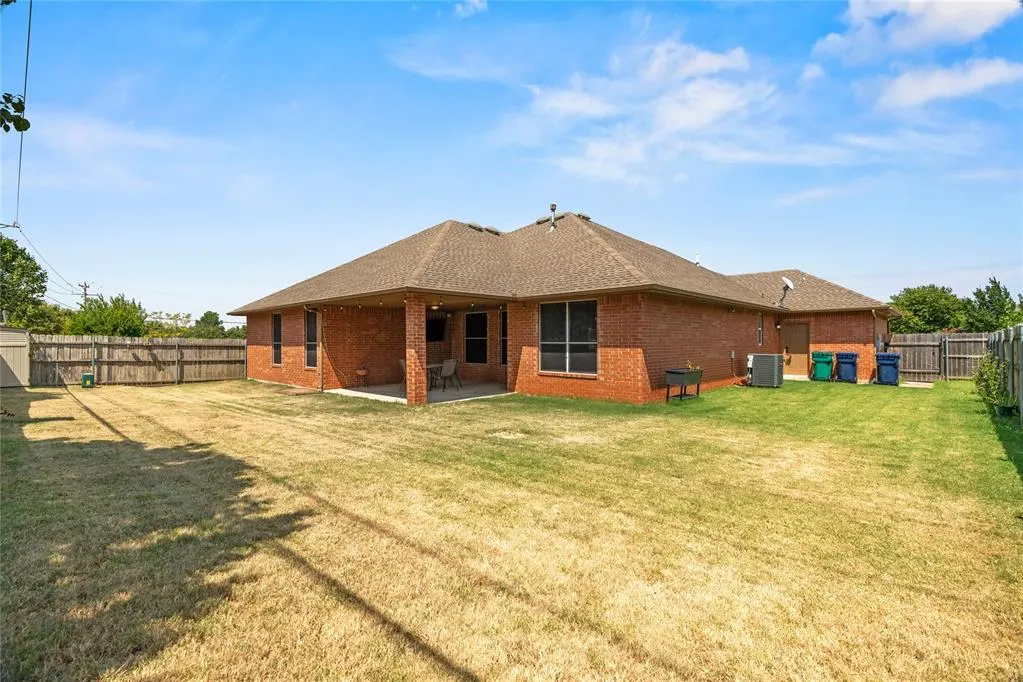 Photo 31 — 10809 Middlesbrough Lane, Yukon, OK 73099