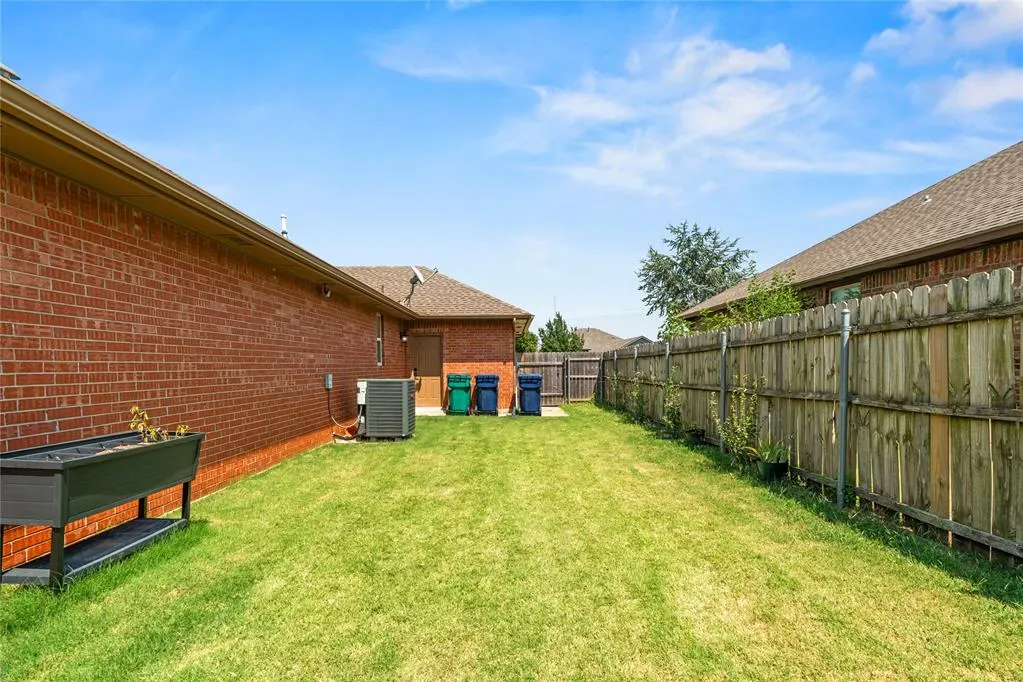 Photo 32 — 10809 Middlesbrough Lane, Yukon, OK 73099