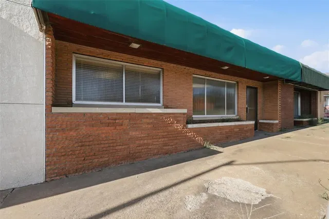 Photo 2 — 720 Delaware Street, Perry, OK 73077