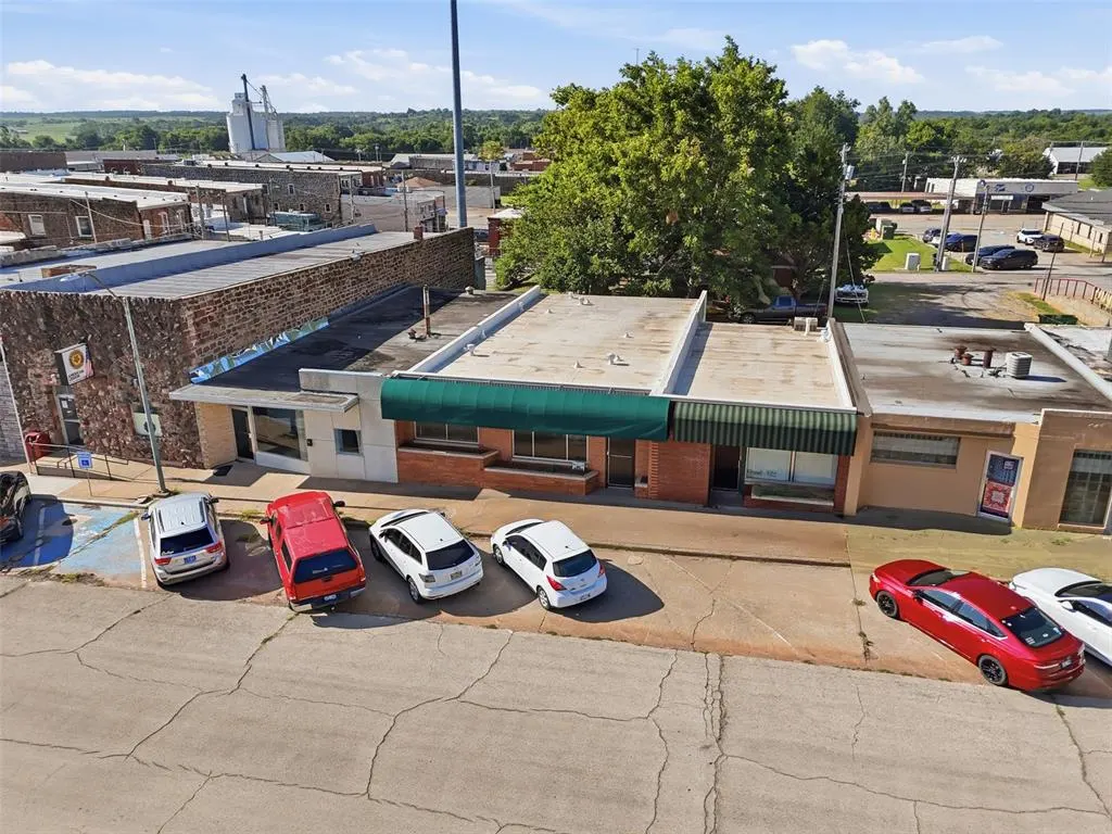 Photo 6 — 720 Delaware Street, Perry, OK 73077