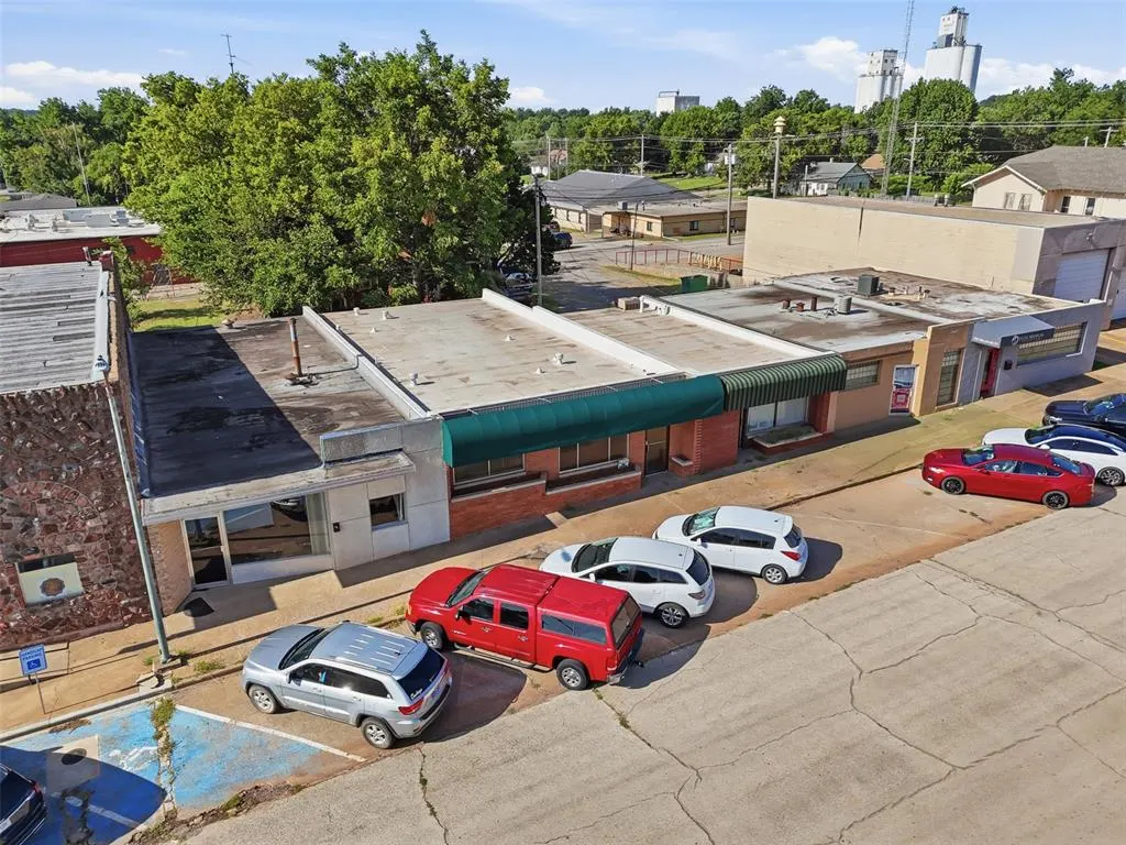 Photo 32 — 720 Delaware Street, Perry, OK 73077