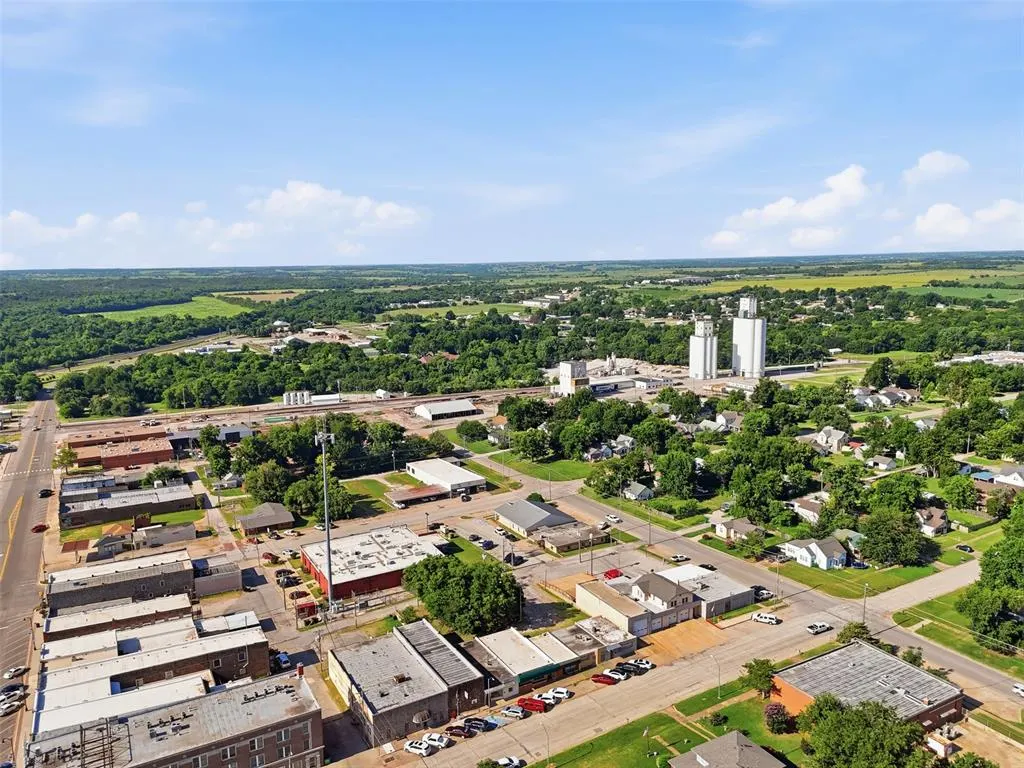 Photo 34 — 720 Delaware Street, Perry, OK 73077