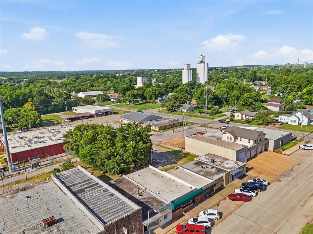 Photo 36 — 720 Delaware Street, Perry, OK 73077