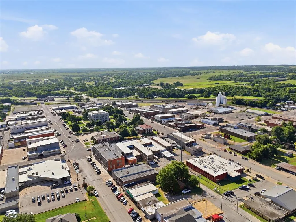 Photo 37 — 720 Delaware Street, Perry, OK 73077