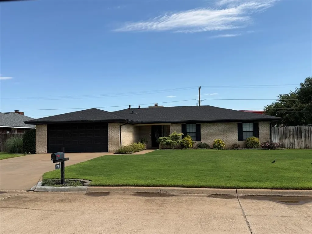 Front exterior — 1529 Saber Lane, Weatherford, OK 73096